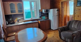 Кухонная зона: кухонный гарнитур, холодильник, плита, эл. чайник, микроволновка (май 2024).