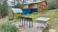 Мангальная зона возле домиков (июнь 2025).