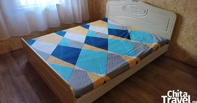 Дом №23 2-х местный: двуспальная кровать, стол, стулья, холодильник, эл.чайник (июль 2025).