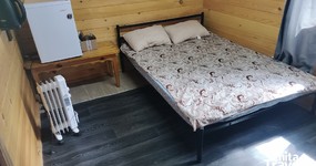 Дом №8 (2 места) -  2-х спальная кровать, холодильник, чайник, веранда: стол, скамейки (май 2025).