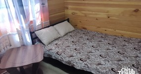 Дом №8 (2 места) - 2-х спальная кровать, холодильник, чайник, веранда: стол, скамейки (май 2025).