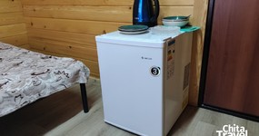 Дом №8 (2 места) - 2-х спальная кровать, холодильник, чайник, веранда: стол, скамейки (май 2025).