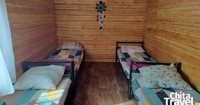 Дом №26 (4-х местный) - односпальные кровати, стол, стулья, холодильник, эл.чайник (июль 2025).