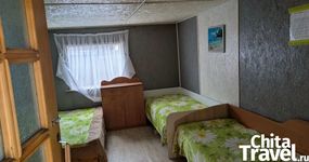 Домик №21 (5 мест) - 1 двуспальная и 3 односпальных кровати (май 2026).