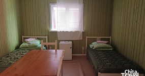 Дом 2 №3 (4 места) (4 односпальных кровати, стол, 2 стула, зеркало, шкафчик, веранда, на веранде раковина вместе с №4) (май 2025).