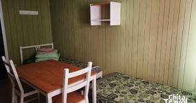 Дом 2 №3 (4 места) (4 односпальных кровати, стол, 2 стула, зеркало, шкафчик, веранда, на веранде раковина вместе с №4) (май 2025).