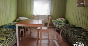Дом 3 №6 (4 места) - 4 односпальных кровати, стол, 2 стула, зеркало, шкафчик, веранда, на веранде раковина вместе с №5 (май 2025).