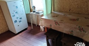 Дом №1 (комната 1 - 4 места) - Веранда - стол стулья, холодильник, эл.чайник (июнь 2025).