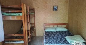 Дом №6 комната - 1 (сдвоенные, ление) - 2х спальная, кровать, двухъярусная кровать, тумбочка, стол, стулья (июнь 2025).