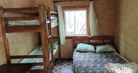 Дом №8 комната - 2 (сдвоенные, ление) - 2х спальная, кровать, двухъярусная кровать, тумбочка, стол, стулья (июнь 2025).