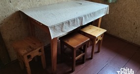 Зимний домик №2 (2 комнаты по 4 места) - 2-х спальная кровать, двухъярусная кровать. Веранда - стол стулья, холодильник, эл.чайник, дровяная печь (ноябрь 2025).