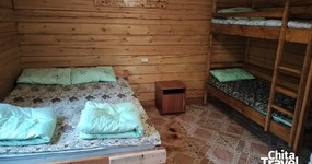 Зимний домик №9 (4 места) - 2-х спальная кровать, двухъярусная кровать, стол стулья, холодильник, эл.чайник, дровяная печь (июнь 2025).