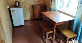 Зимний домик №13 (4 места) - 2-х спальная кровать, двухъярусная кровать, стол стулья, холодильник, эл.чайник, дровяная печь (июнь 2025).