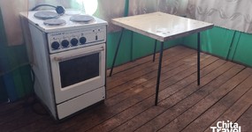 Корпус №13/1 (5 мест) - 4 односпальные кровати, диван, холодильник, плита, стол, стулья (май 2025).
