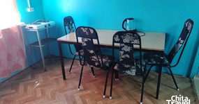 Корпус 1 №9 - 4 односпальные кровати деревянные. Отдельный вход. Стол, стулья, холодильник, плитка, эл.чайник. ВИД НА ОЗЕРО (май 2025).