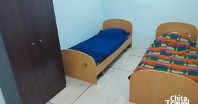 Корпус 2 №6 2-х местный номер, 2 деревянные односпальные кровати, шкаф. Отдельный вход. Холодильник, плитка, эл.чайник, стол, стулья (май 2025).