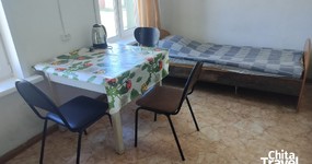 Корпус 1 №10 - 3 деревянные односпальные кровати. Отдельный вход. Стол, стулья. Холодильник, плитка, эл.чайник (май 2025).