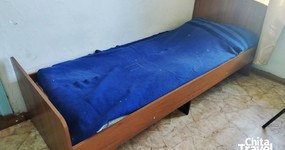 Корпус 1 №10 - 3 деревянные односпальные кровати. Отдельный вход. Стол, стулья. Холодильник, плитка, эл.чайник (май 2025).