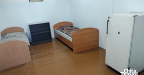 Корпус 2 №2 - 2-х местный номер, 2 деревянные односпальные кровати. Отдельный вход. Холодильник, плитка, эл.чайник (май 2025).
