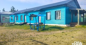 Корпус 1 номера 1-3 вход с внутреннего двора. Рядом 2 беседки (июнь 2025).