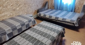 Комната А (4 мест) - 2 односпальные кровати, 2-х спальный диван, холодильник, эл.чайник, стол, стулья (июнь 2025).