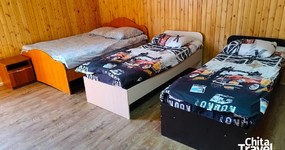 №2 (4-х местный) - двуспальная кровать, 2 односпальные, шкаф-купе, кухонная зона, холодильник, эл.чайник, кухонный гарнитур, стол, стулья (май 2025).