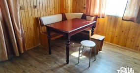 №3 (4-х местный) - двуспальная кровать, 2 односпальные, шкаф-купе, кухонная зона, холодильник, эл.чайник, кухонный гарнитур, стол, стулья (май 2025).