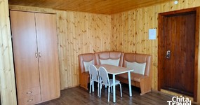 №11 (4-х местный) - двуспальная кровать, 2 односпальные, кухонная зона, холодильник, эл.чайник, кухонный гарнитур, стол, кухонный уголок, шкаф (май 2025).