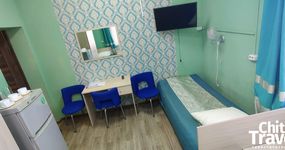 №1 (3 места) - 3 односпальные кровати, стол, стулья, эл. чайник, холодильник (декабрь 2025)