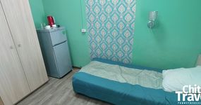 №2 (2 места) - 2 односпальные кровати, стол, стулья, эл. чайник, холодильник (декабрь 2025)