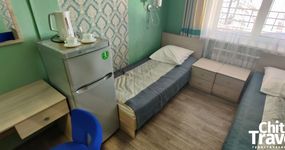 №3 (2 места) - 2 односпальные кровати, стол, стулья, эл. чайник, холодильник (декабрь 2025)