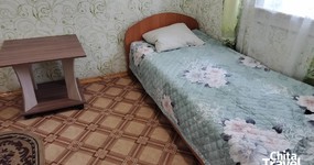 Дом №3 комната - 2-х спальный диван, односпальная кровать, столик, телевизор (июнь 2025).