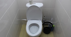 Общий санузел: расположен напротив 7 номера, раковина, 2 санузла. Курение запрещено.