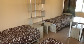 односпальные кровати, стол, стулья (май 2021)