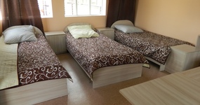 односпальные кровати, стол, стулья (май 2021)