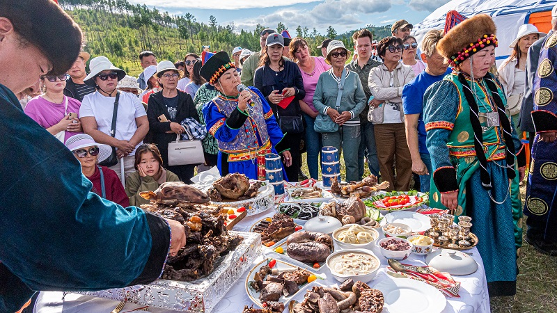 Гастрофестиваль «Хорхог. Агинская баранина на камнях».